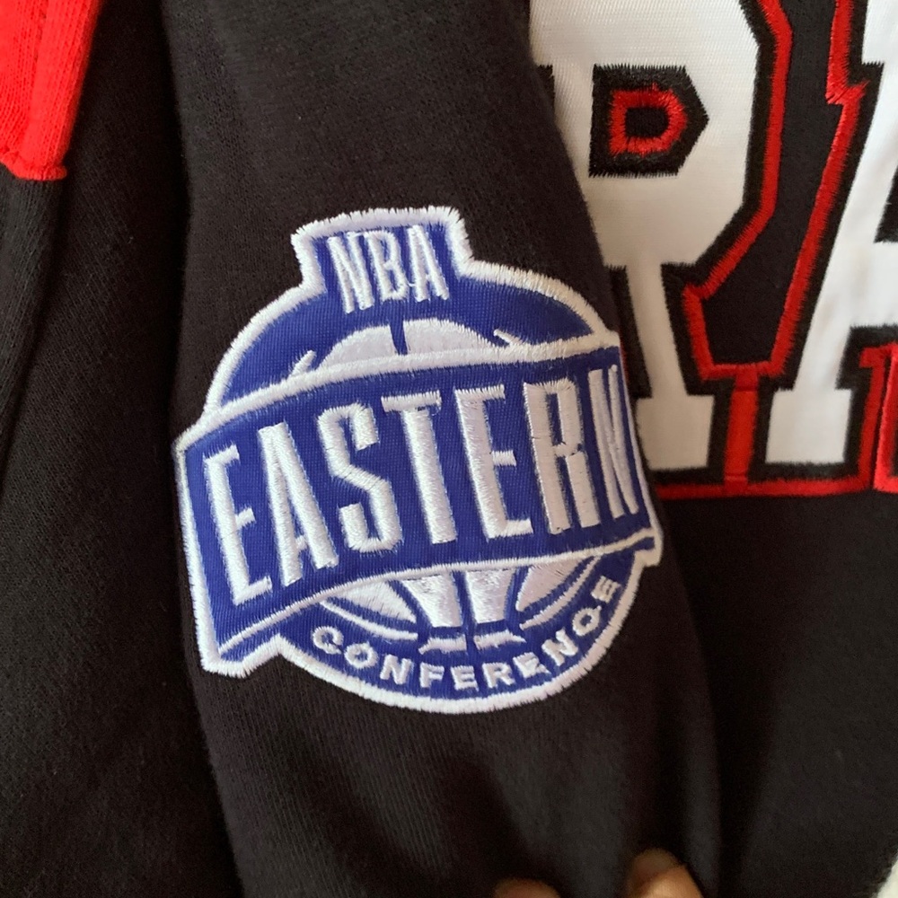 Toronto Raptors Mens Hoodie - Red and Black NWOT size L - Picture 3 of 8